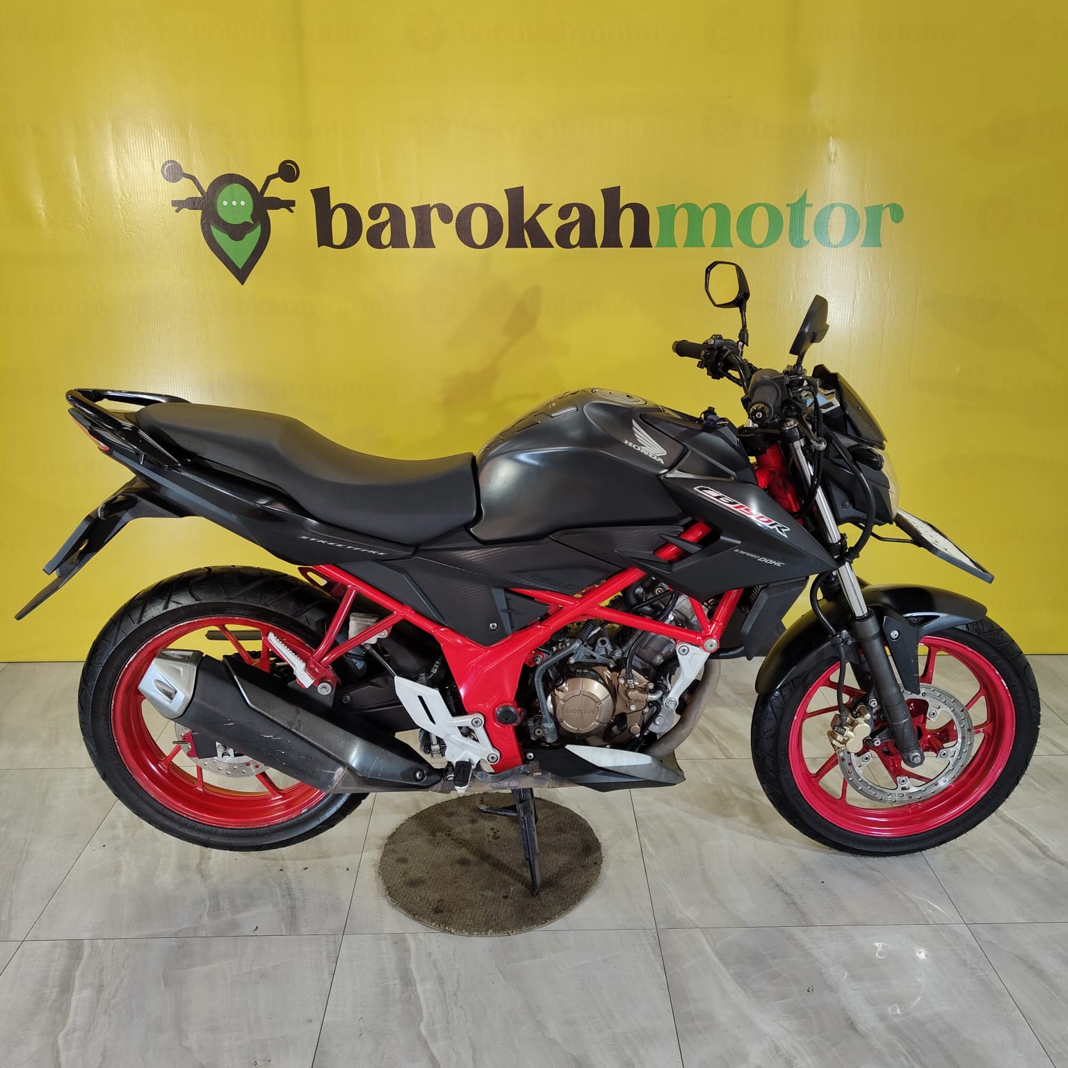 CB150R-AA2258AK-foto_kanan.jpeg