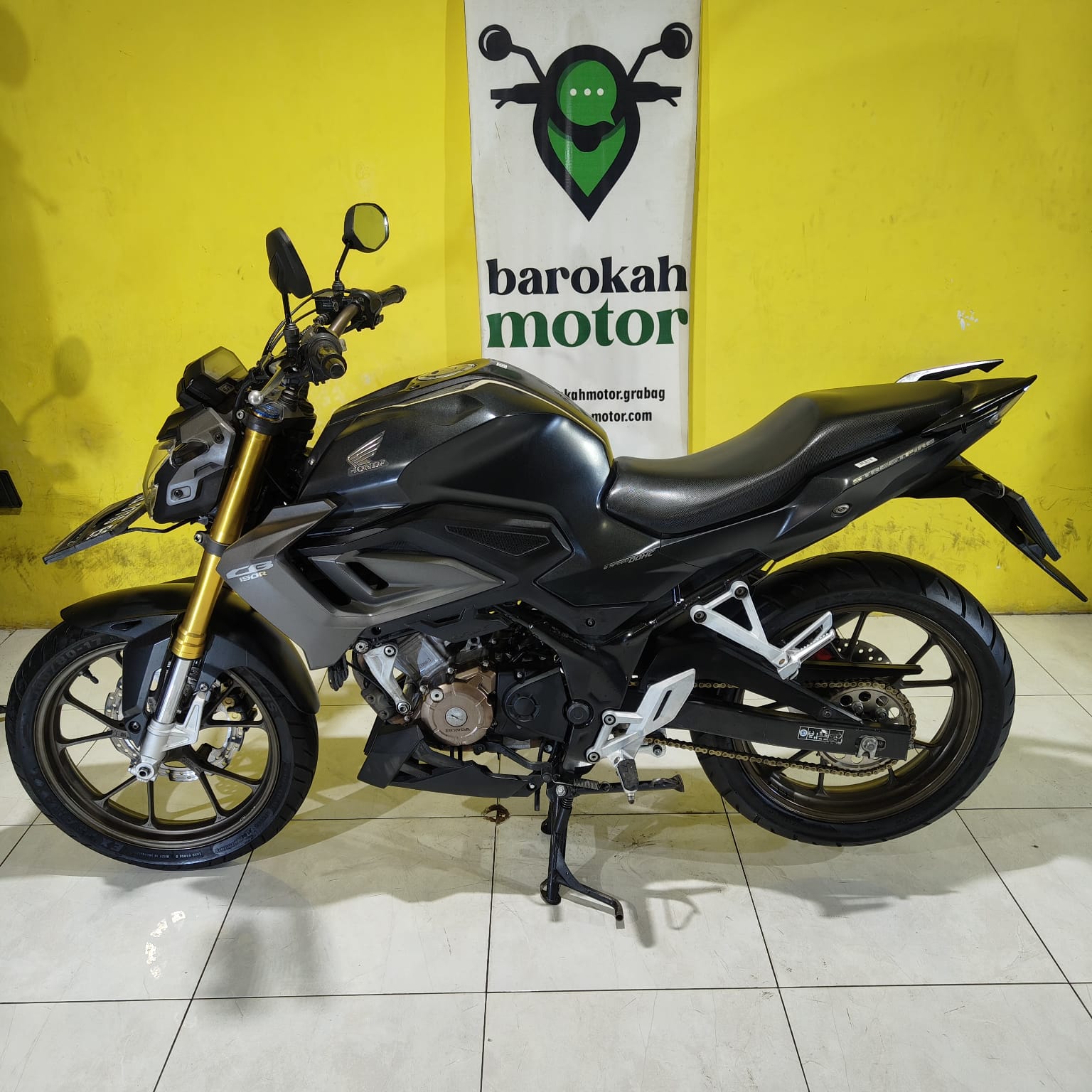 CB150R-AA3776EB-Foto_Kiri.jpg