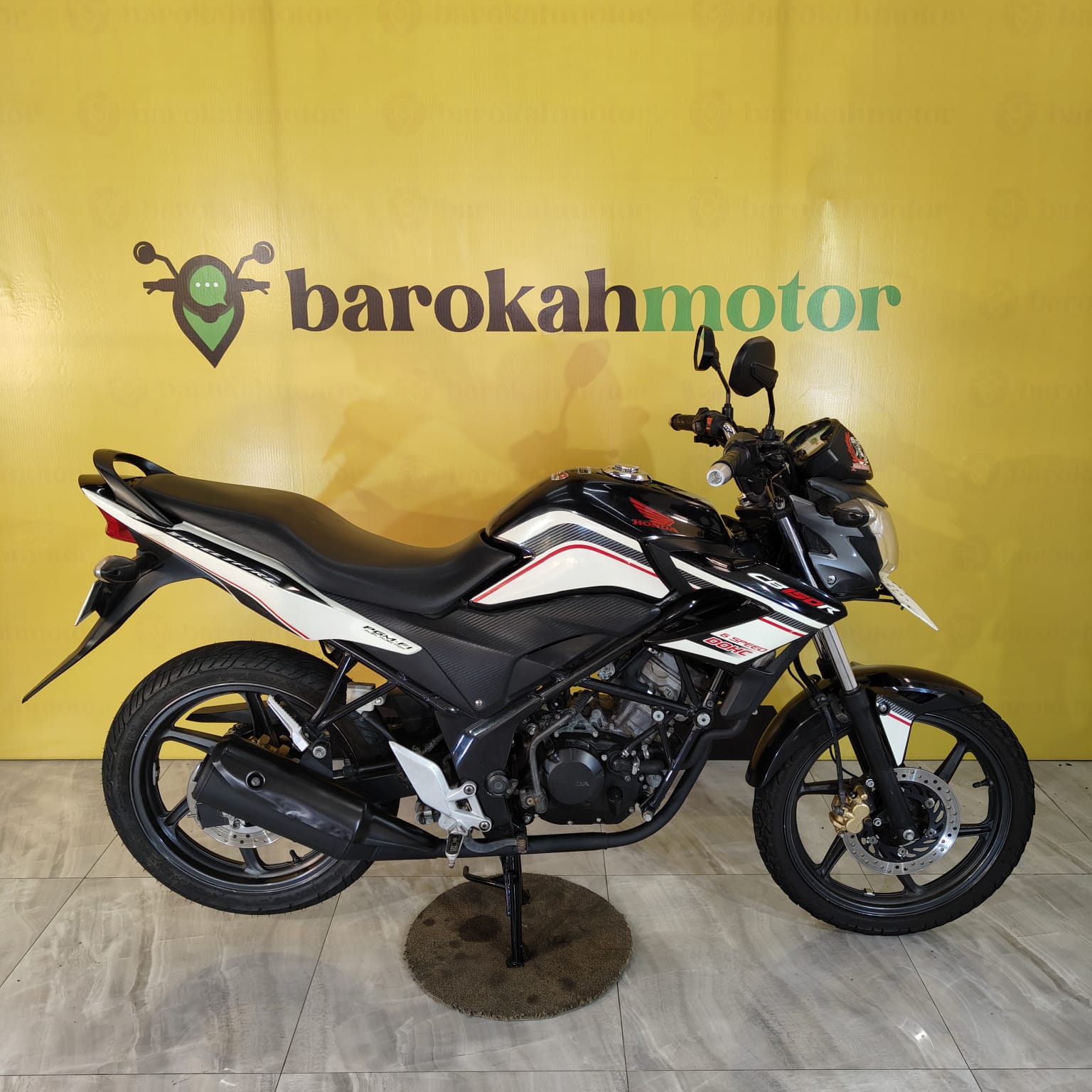 CB150R-H3353ABD-foto_kanan.jpeg