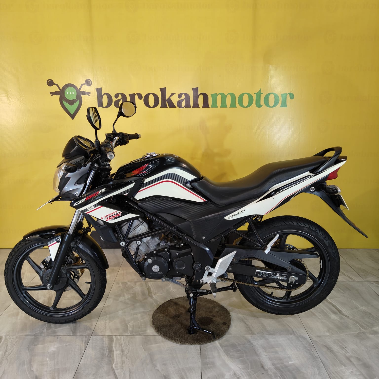 CB150R-H3353ABD-foto_kiri.jpeg