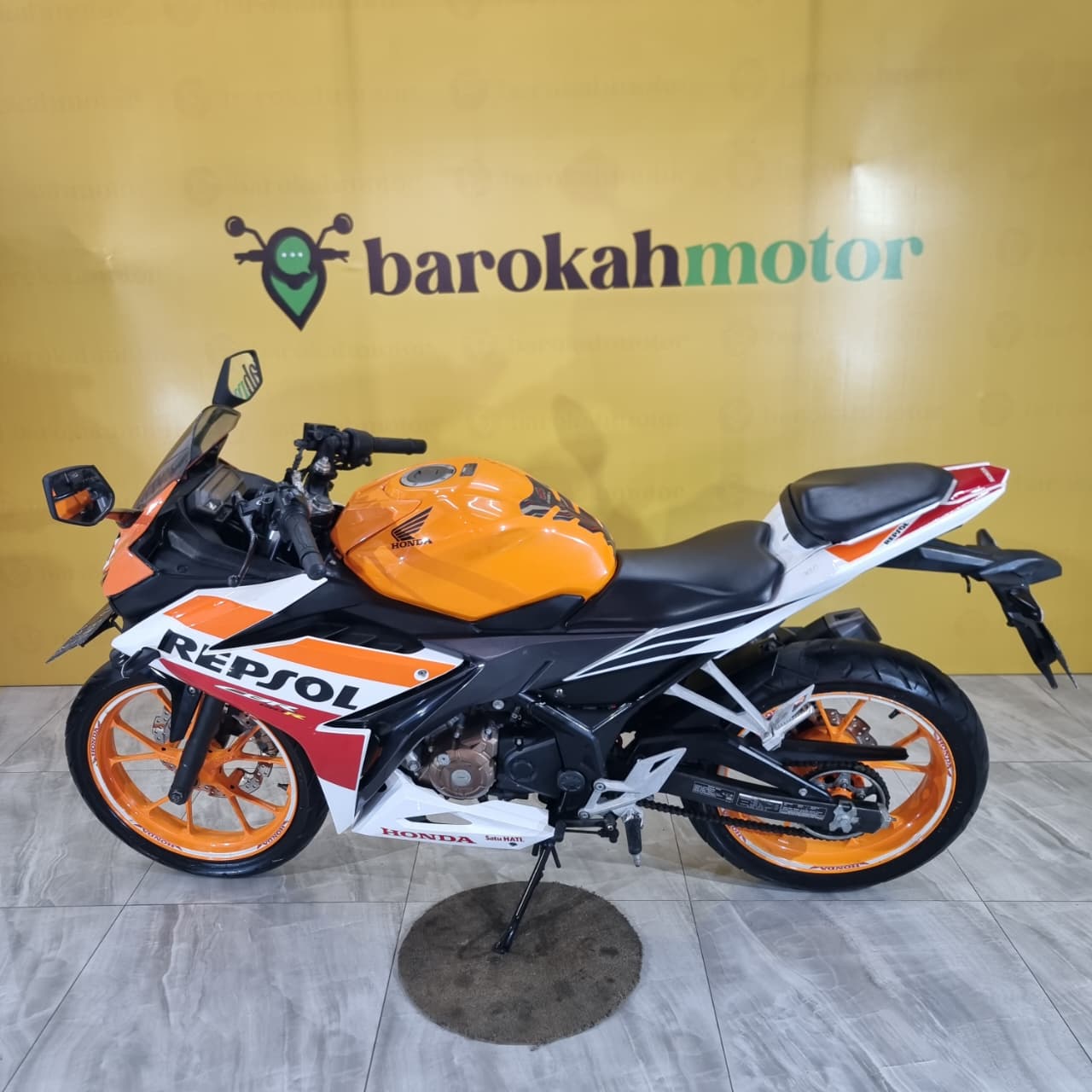 CBR150R-H5753BNE-foto_kiri.jpeg