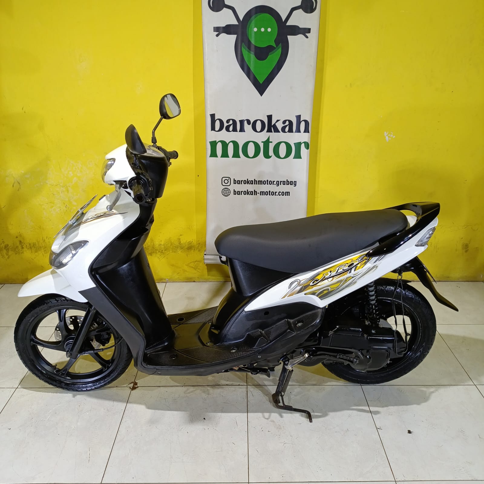 MIO-AA2182CN-Foto_Kiri.jpg