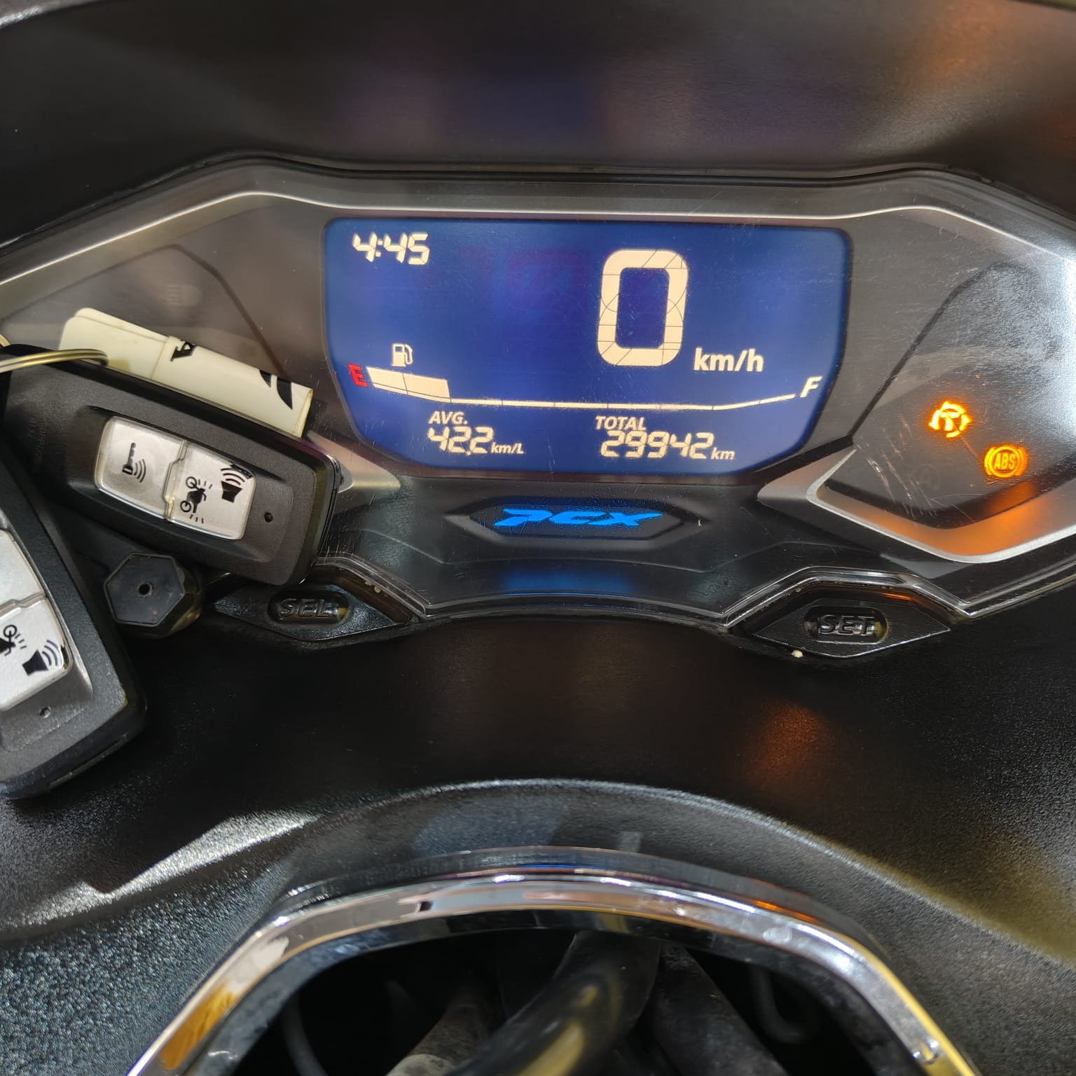 NEWPCX160ABS-AA5418G-foto_depan.jpeg
