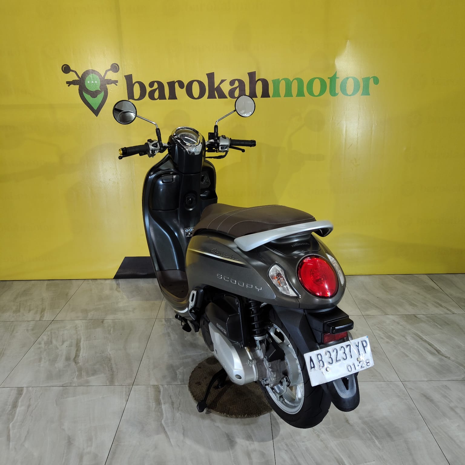 SCOOPY-AB3237YP-foto_belakang.jpeg