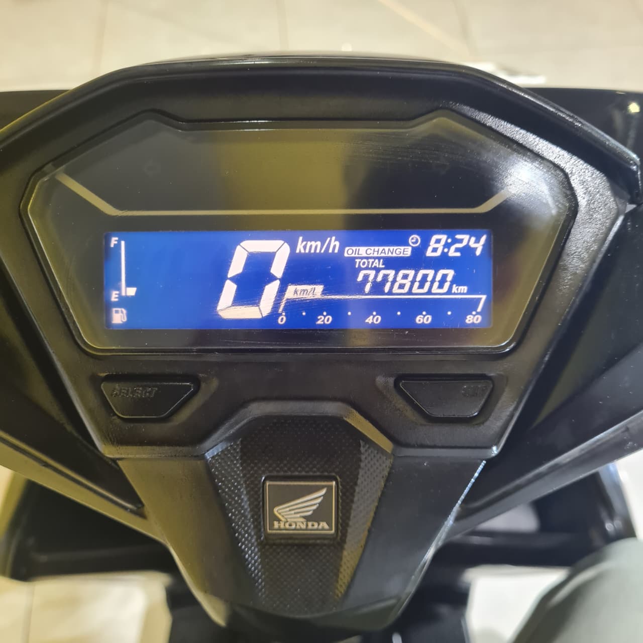 VARIO125-H4871BGD-Foto_Depan.jpg