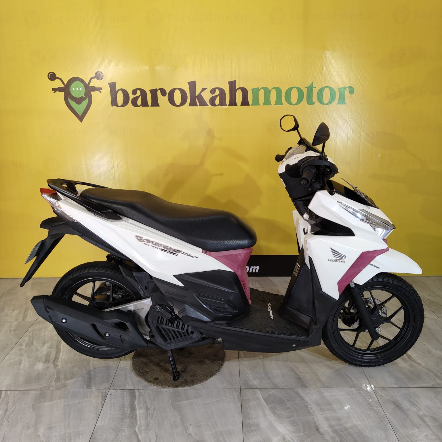 VARIO150-AA3097RG-foto_kanan.jpeg