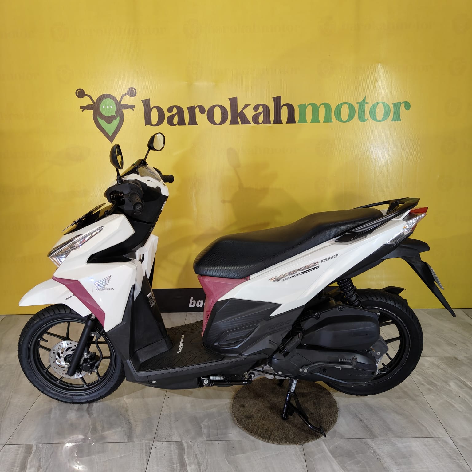 VARIO150-AA3097RG-foto_kiri.jpeg