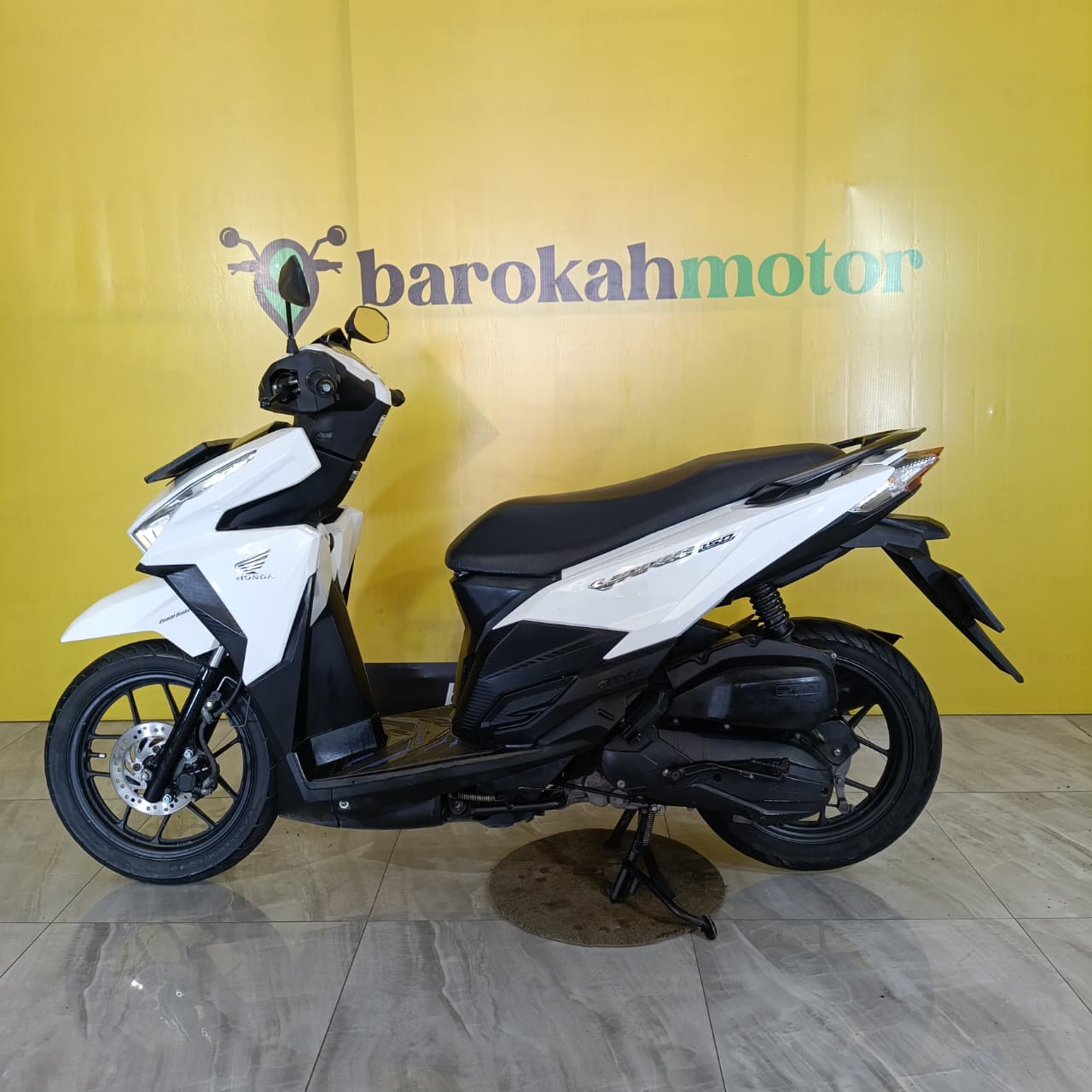 VARIO150-AA3390LY-foto_kiri.jpeg