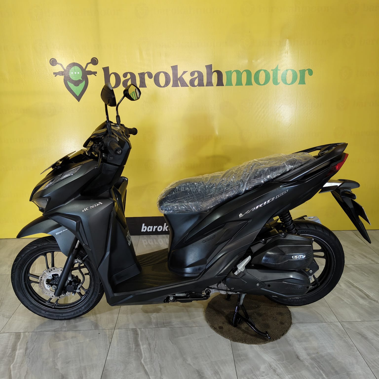 VARIO150-H5897BLG-foto_kiri.jpeg