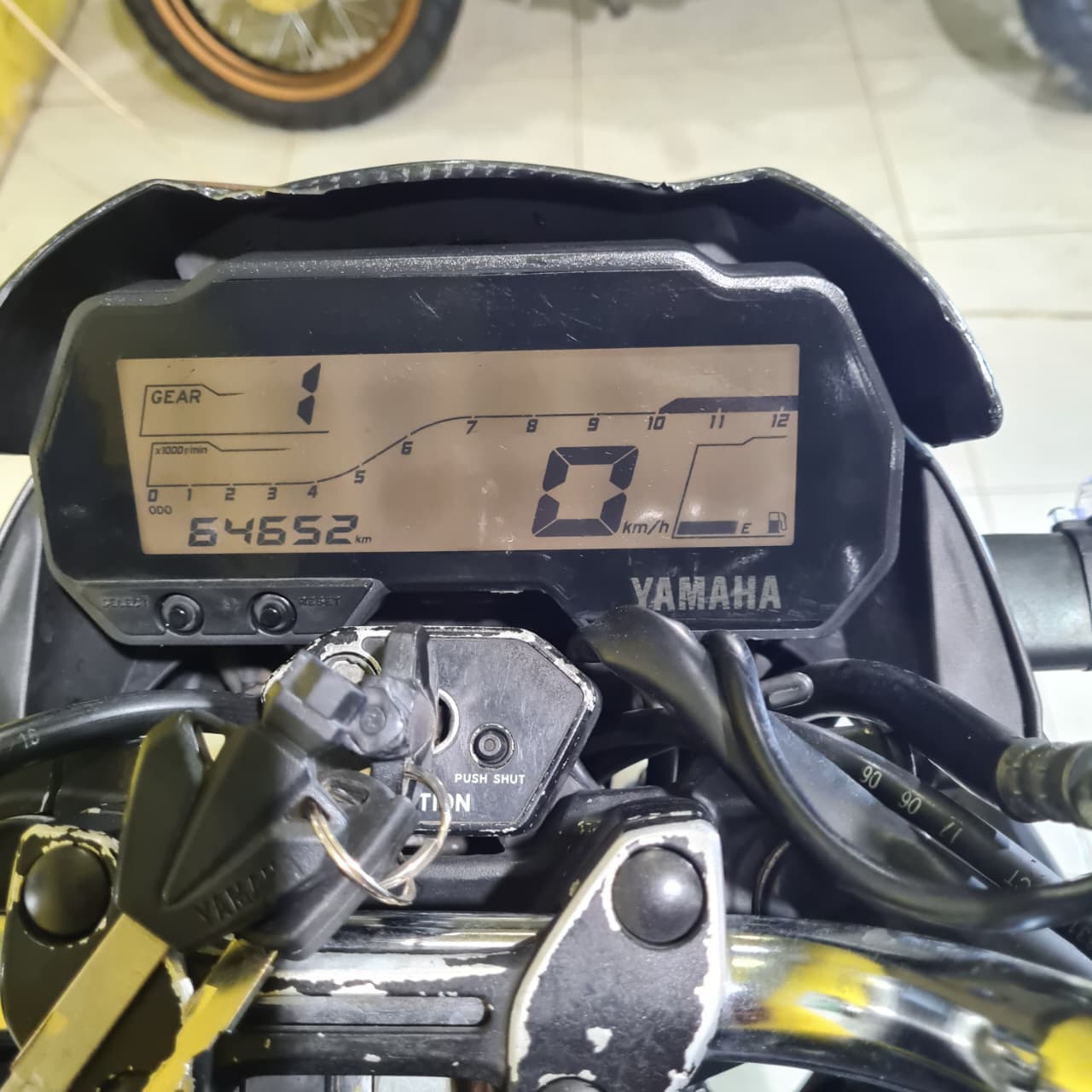 VIXION-AA3017TG-Foto_Depan.jpg