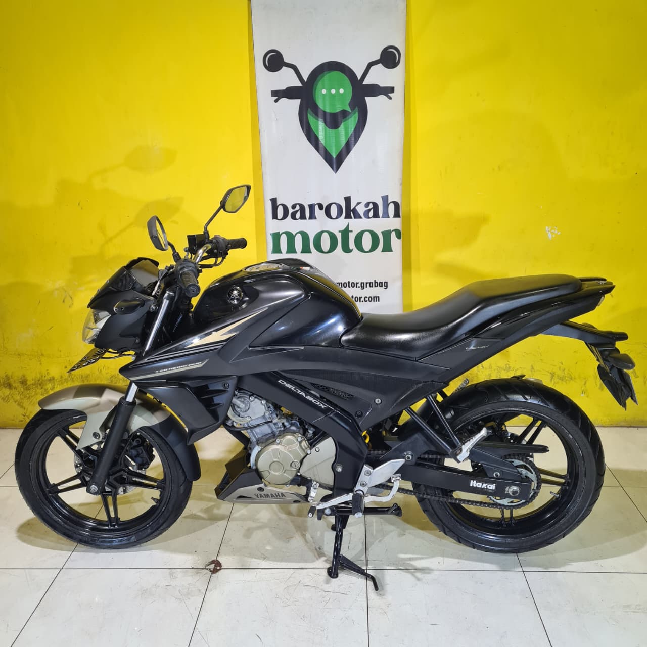 VIXION-AA3017TG-Foto_Kiri.jpg